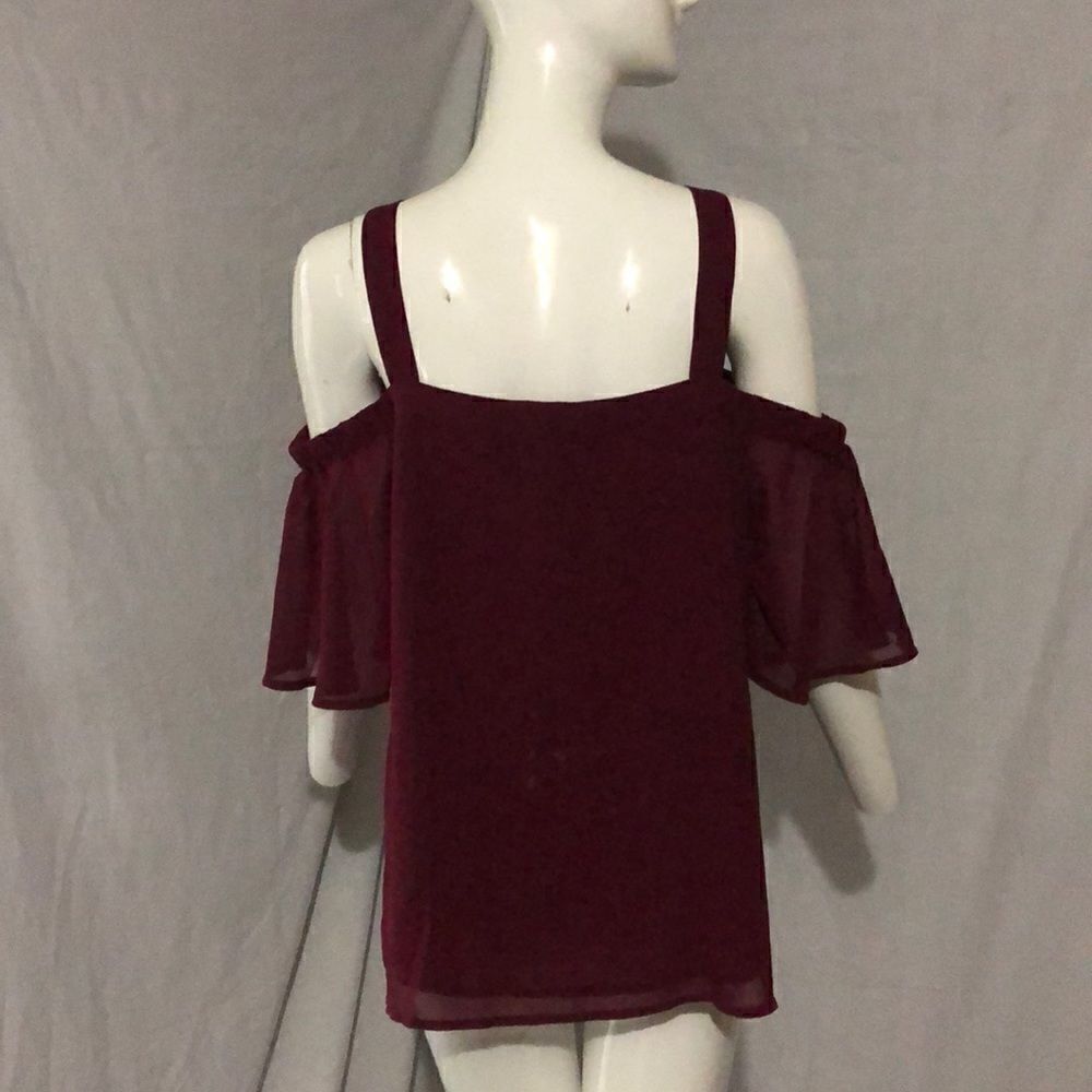 Entro Cold Shoulder Top - Picture 2 of 3